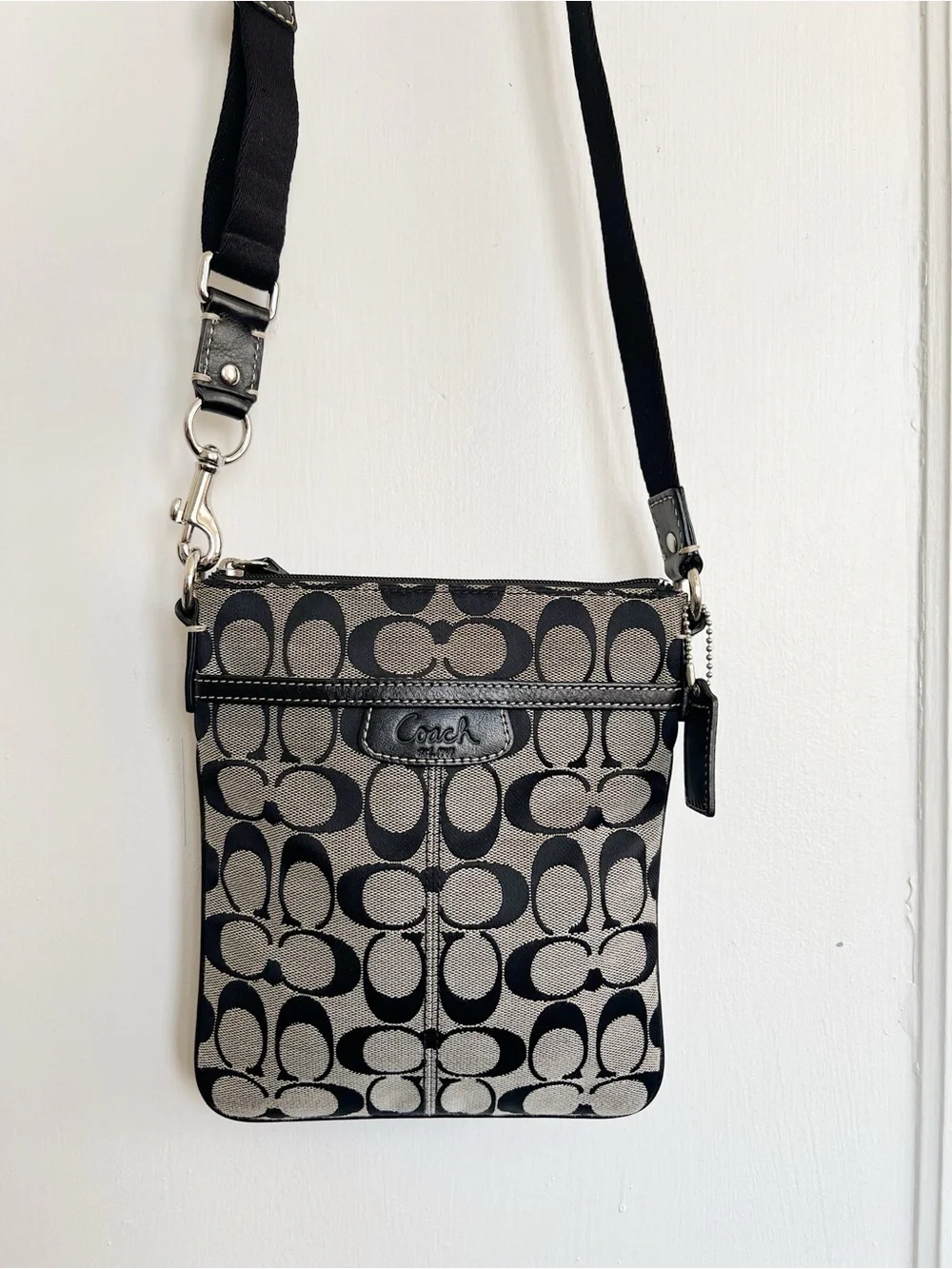 COACH • vintage Y2K Penelope Signature Swingpack crossbody purse bag black grey - Picture 1 of 9